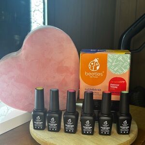 Beetles Gel Polish Kit with Assorted Colors